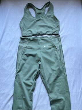Nike Pro Dri-Fit Green High-Rise Leggings with Matching Sports Bra Set